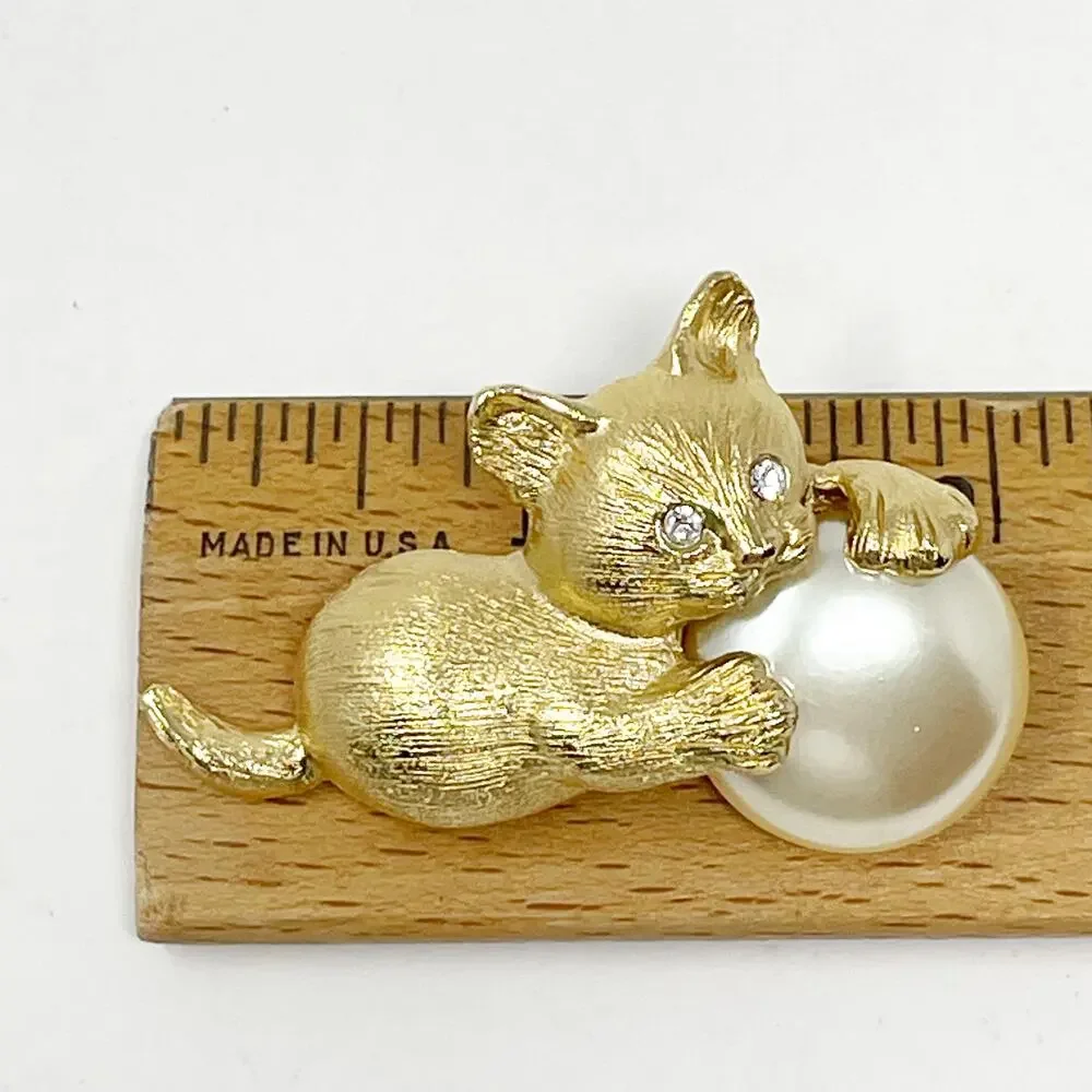 Richelieu Gold Tone Cat Kitten Brooch with Faux Pearl‎ Ball 2